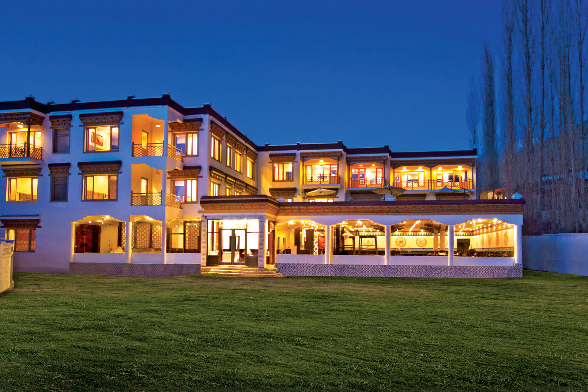 hotels in leh near by market