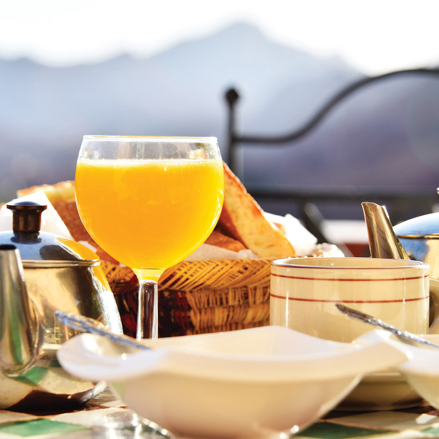 hotels in leh near by market